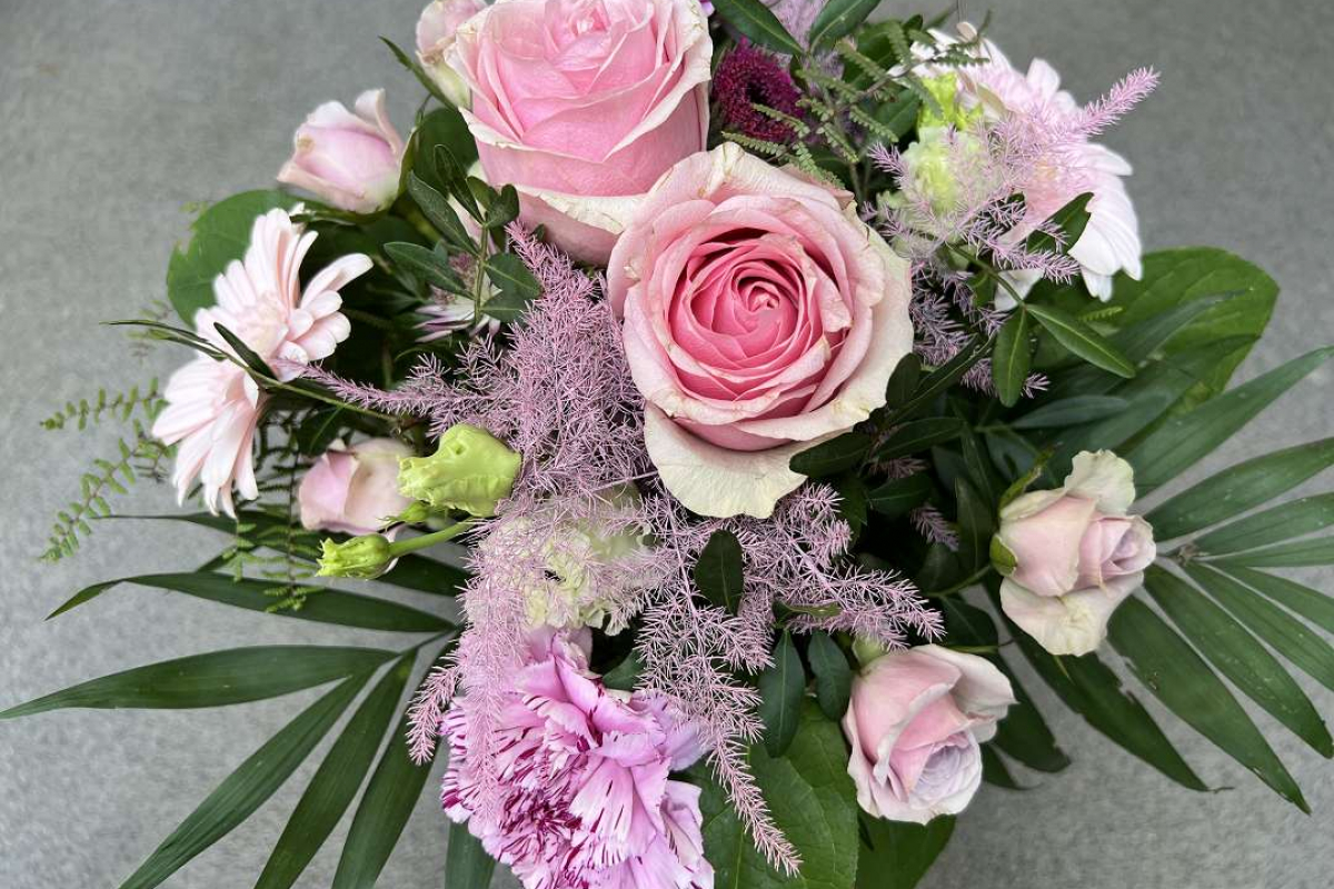 Blumenstrauß in verschiedenen Lila Tönen