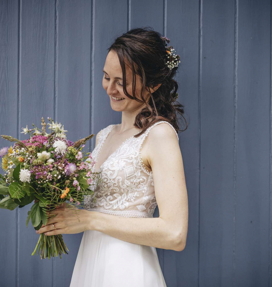 Braut mit Hochzeitsstrauß