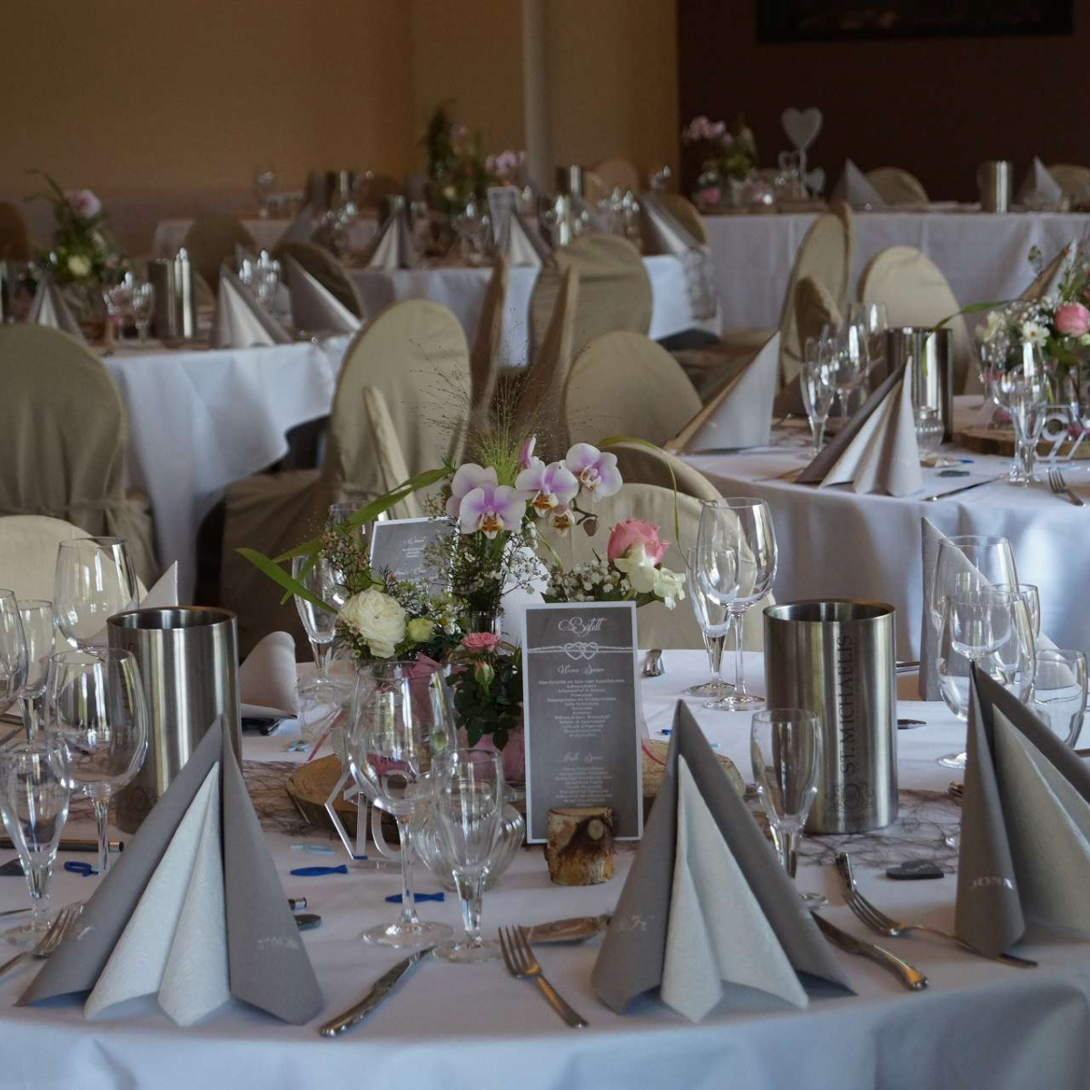 Gedeckte Tische